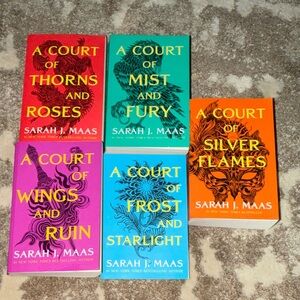 A Court of Thorns and Roses Paperback Book set